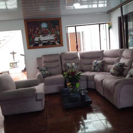 Habitacion Con Bano Privado Cerca Al Aeropuerto Bogotá Exteriör bild